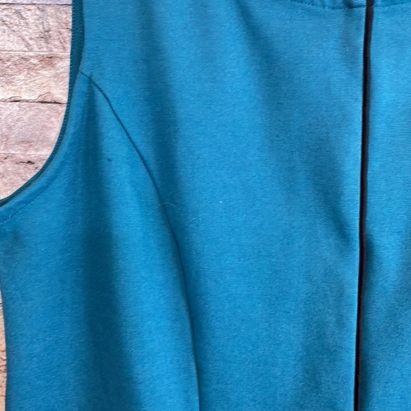 Ann Taylor real tank with black accents - Picture 6 of 7